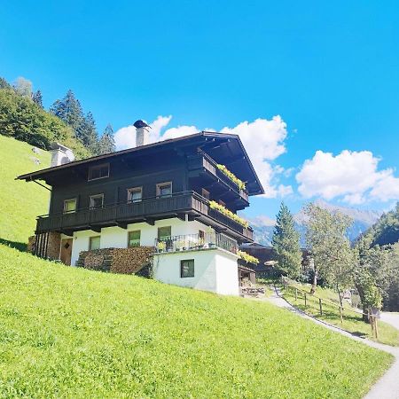 Pretty Holiday Home In Mayerhofen With Balcony Mayrhofen Eksteriør billede